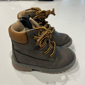 Boys boots